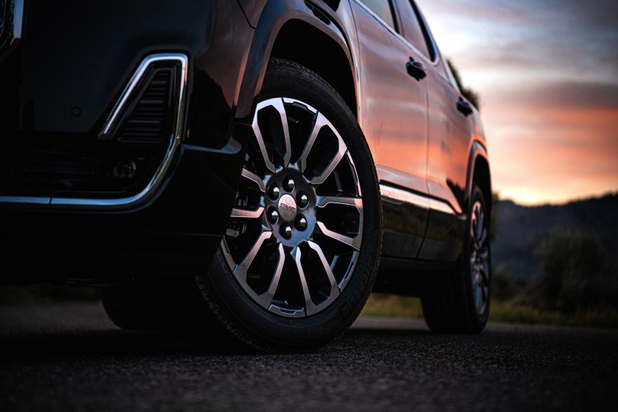 Детали экстерьера GMC Acadia Denali 2019 года  (фото 4 из 13)